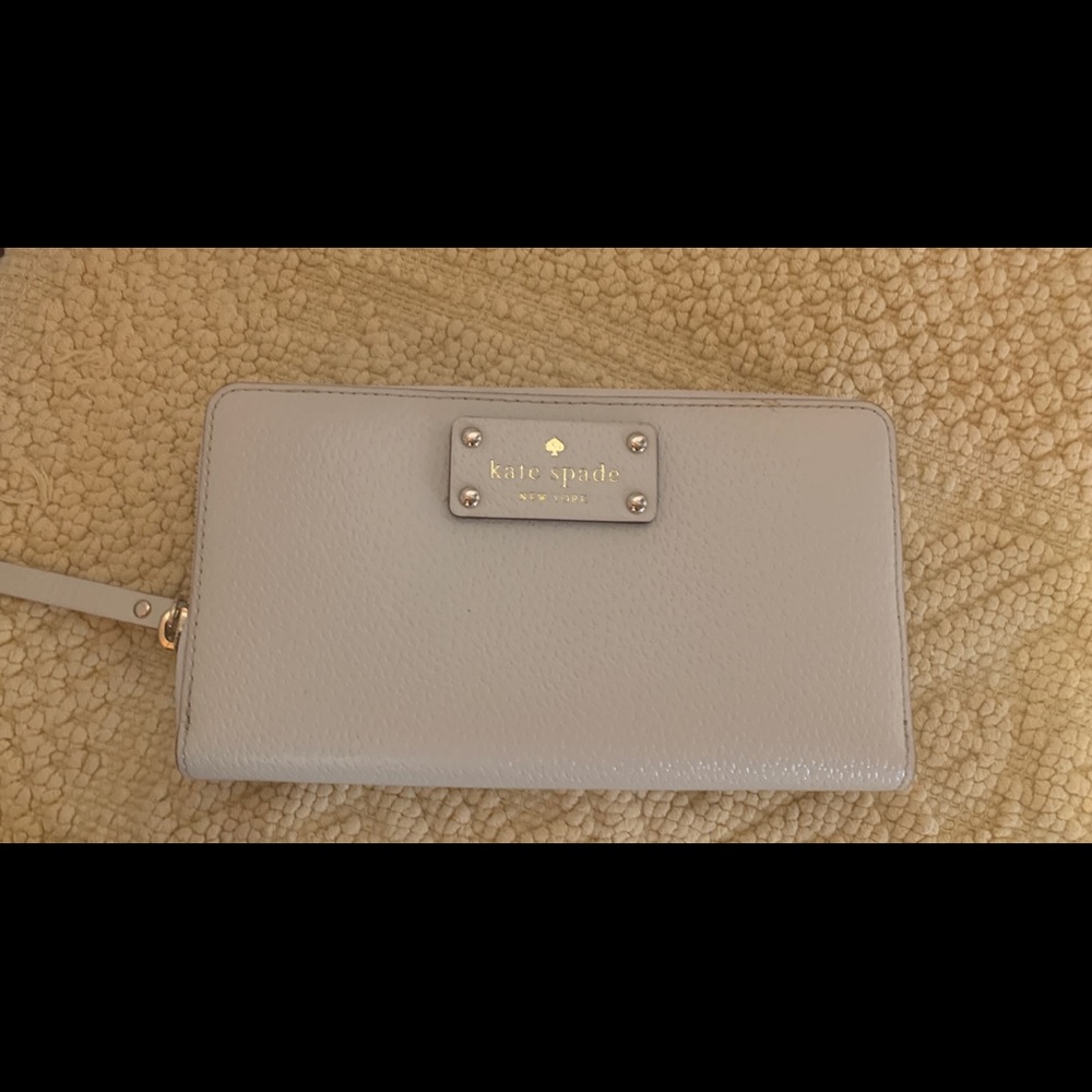 Brand New Kate Spade white / cream zip wallet